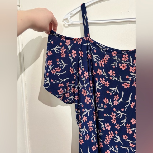 🎉4/30$🎉 Pink and Navy Floral Off Shoulder Flutter Sleeve Mini Sundress PTP 25in🌸 - Picture 2 of 5